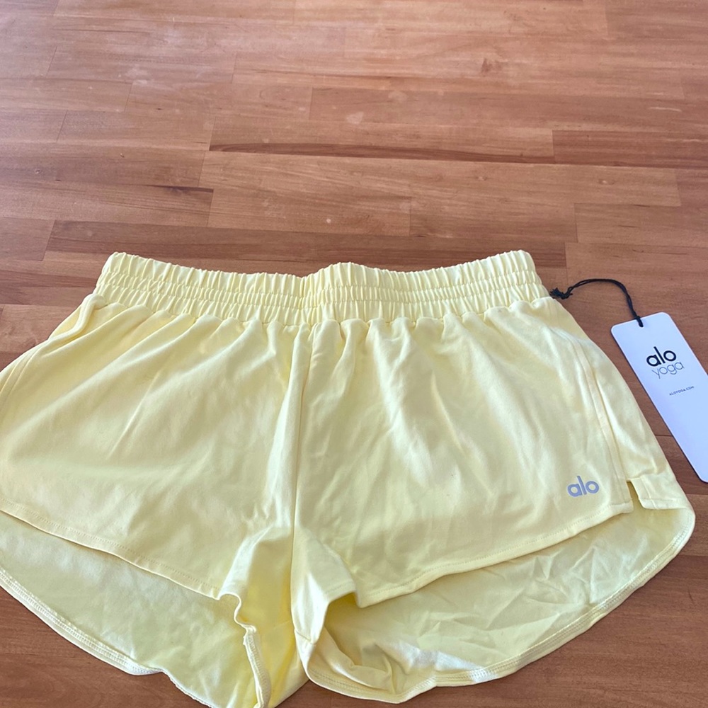 Alo Buttercup shorts